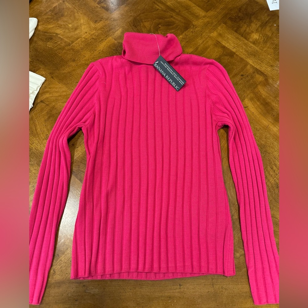Banana Republic Merino Wool Turtleneck Sweater
Size Medium NWT